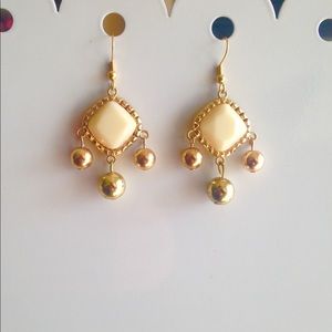 NEW Chic Ivory & Gold Dangling Fashion Earrings